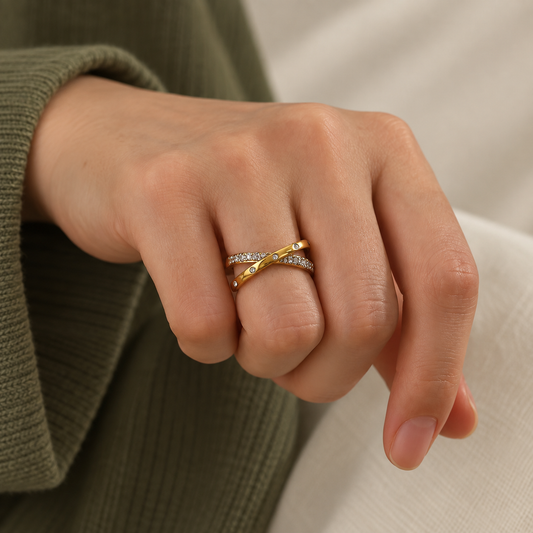 Élan Criss-Cross Ring